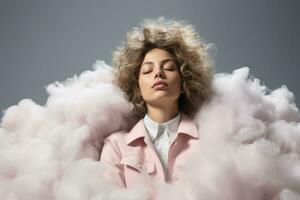 surréaliste artiste pose sur une duveteux nuage isolé sur une blanc Contexte photo