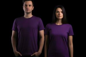 génératif ai. Vide violet T-shirt maquette sur Masculin et femelle modèle vitrine votre dessins dans style photo