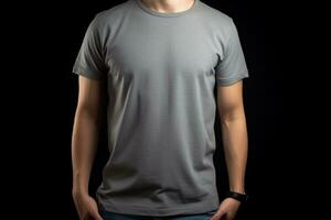 génératif ai. gris T-shirt maquette sur Masculin modèle photo