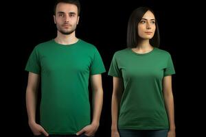 génératif ai. Vide vert T-shirt maquette sur Masculin et femelle modèle vitrine votre dessins dans style photo