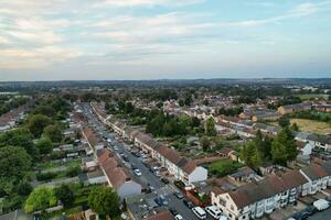 aérien vue de Résidentiel réel biens avec industriel biens combiné district de Nord de luton ville de Angleterre, génial Grande-Bretagne, Royaume-Uni. métrage a été capturé avec drone caméra sur septembre 7ème, 2023 photo