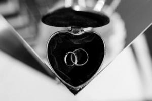 anneaux de mariage en or photo