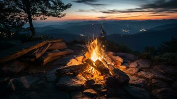 capturer le la magie feu de camp à crépuscule photo