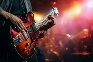 une guitariste des stands en dehors sur organiser, avec une doucement flou Contexte amplifier. ai généré photo