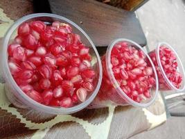 bouillon de graines de grenade savoureux et sain photo