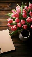 charmant afficher tulipes et bloc-notes soigneusement mis sur en bois table verticale mobile fond d'écran ai généré photo