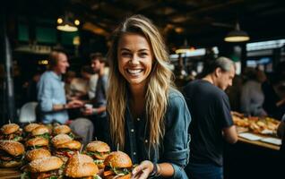 femme d'affaires savourant gourmet Burger au milieu de bourdonner de animé nourriture marché photo