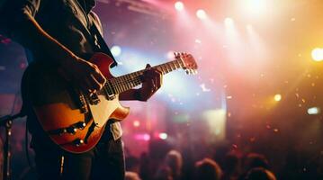 une guitariste des stands en dehors sur organiser, avec une doucement flou Contexte amplifier. ai généré photo