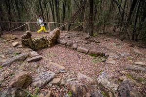 toscane, italie 2021- personnes inconnues au lac accesa à environ 7 km de massa marittima photo