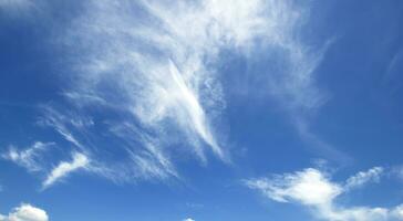 ciel bleu et ciel nuageux photo