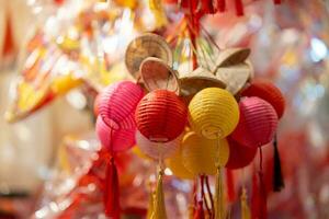 décoré coloré lanternes pendaison sur une supporter dans le des rues dans ho chi minh ville, vietnam pendant milieu l'automne festival. chinois Langue dans Photos signifier argent et bonheur