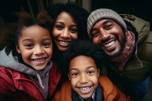 famille heureuse à la maison photo