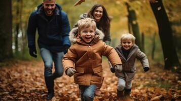 famille heureuse dans le parc photo