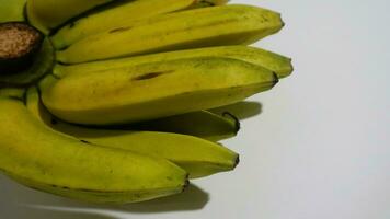 banane isolé blanc, une populaire fruit cette est facile à manger par enlever ses épais peau, musa paradisiaque, contient vitamines un, c, et b6 à renforcer le corps immunité. photo