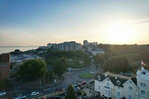 aérien vue de Britanique touristique attraction de bournemouth plage et mer vue ville de Angleterre génial Bretagne Royaume-Uni. image capturé avec drone caméra sur septembre 9ème, 2023 pendant le coucher du soleil photo