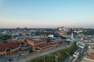 aérien vue de Britanique touristique attraction de bournemouth plage et mer vue ville de Angleterre génial Bretagne Royaume-Uni. image capturé avec drone caméra sur septembre 9ème, 2023 pendant le coucher du soleil photo