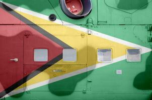 Guyane drapeau représenté sur côté partie de militaire blindé hélicoptère fermer. armée les forces avion conceptuel Contexte photo