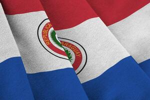 drapeau du paraguay avec de grands plis agitant de près sous la lumière du studio à l'intérieur. les symboles et couleurs officiels de la bannière photo