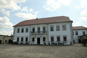 ternopil, Ukraine - août 23, 2023 principale bâtiment de palais et interne Cour de médiéval zbaraj Château dans zbaraj ville de ternopil Région photo