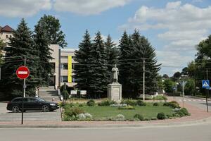 ternopil, Ukraine - août 23, 2023 monument de Bohdan khmelnitski avec une masse sur le carré dans zbaraj photo