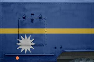nauru drapeau représenté sur côté partie de militaire blindé un camion fermer. armée les forces conceptuel Contexte photo