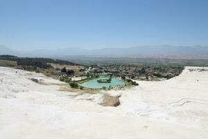 pamukkale est l'une des attractions les plus célèbres de la turquie photo