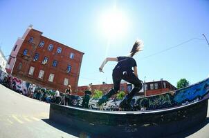 kharkiv, ukraine - 27 mai 2018 patinage à roulettes lors du festival annuel des cultures de rue photo