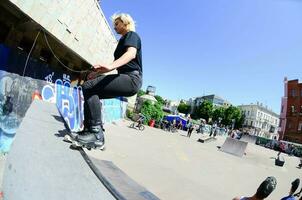 kharkiv, ukraine - 27 mai 2018 patinage à roulettes lors du festival annuel des cultures de rue photo