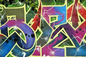 coloré Contexte de graffiti La peinture ouvrages d'art avec brillant aérosol bandes sur métal mur photo