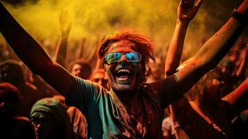 gens célébrer coloré Holi Festival dans Inde, annuel tourisme couleurs, Inde photo