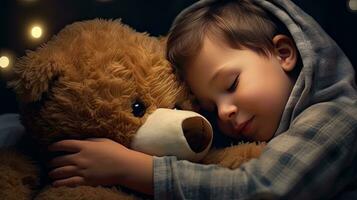 une mignonne peu garçon câlins une gros doux nounours ours. photo