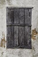 vieille porte en bois avec serrure