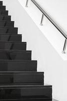 escaliers en marbre noir