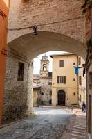 Arc étrusque dans la rue danti dans le centre de Pérouse, Italie, 2021