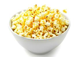 savoureux pop corn dans bol sur blanc Contexte photo