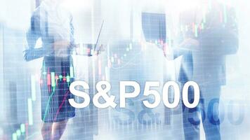 silhouettes de personnes sur l'indice boursier américain sp 500 - spx photo