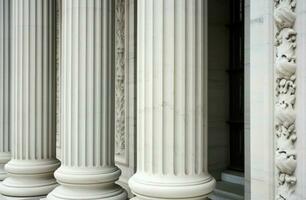 marbre ancien blanc piliers. produire ai photo