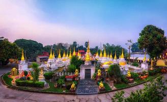 vingt pagodes temple est un temple bouddhiste dans la province de lampang, thaïlande