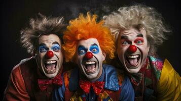 clowns. souriant idiot et coloré animateurs photo