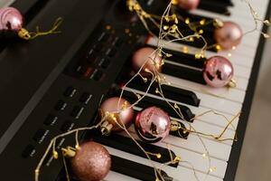 une de fête atmosphère en jouant le piano photo