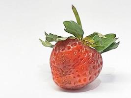 Close up fraise isolé sur fond blanc photo