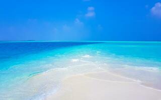 dégradé de couleurs sur les îles du banc de sable madivaru finolhu rasdhoo atoll maldives. photo