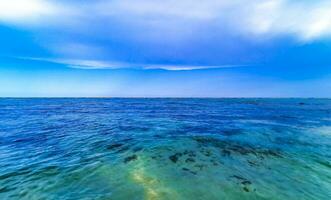 plage mexicaine tropicale eau turquoise claire playa del carmen mexique. photo