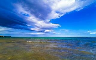 plage mexicaine tropicale eau turquoise claire playa del carmen mexique. photo