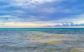 plage mexicaine tropicale eau turquoise claire playa del carmen mexique. photo