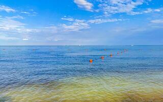 plage mexicaine tropicale eau turquoise claire playa del carmen mexique. photo