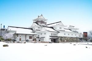 château de toyama, alias château azumi, dans la ville de toyama au japon photo