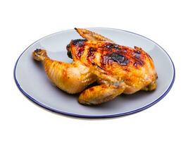 grillé poulet sur blanc plat photo