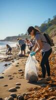 plage nettoyer. bénévoles collecte poubelle sur une sablonneux rive photo