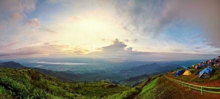 panorama phu tapoter berk à le lever du soleil photo